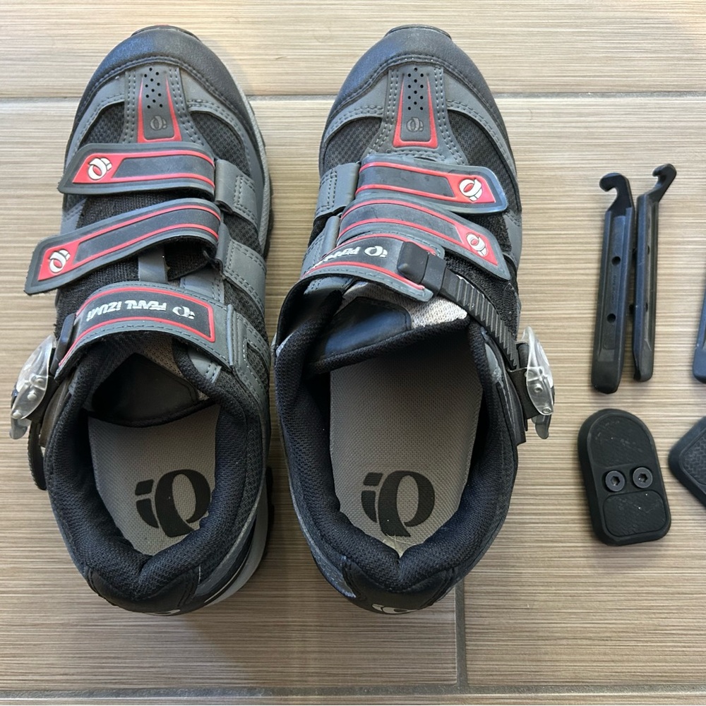 Pearl Izumi biking shoes